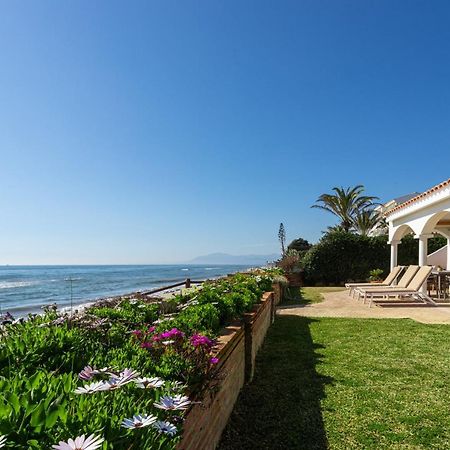 Charming Villa On The Seafront Marbella Bagian luar foto