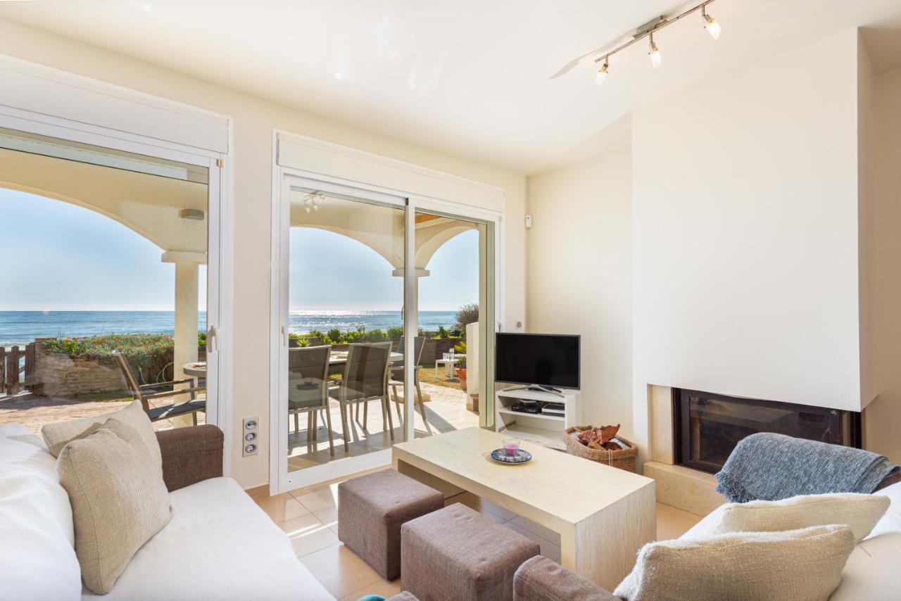 Charming Villa On The Seafront Marbella Bagian luar foto