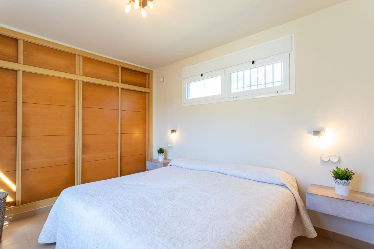 Charming Villa On The Seafront Marbella Bagian luar foto