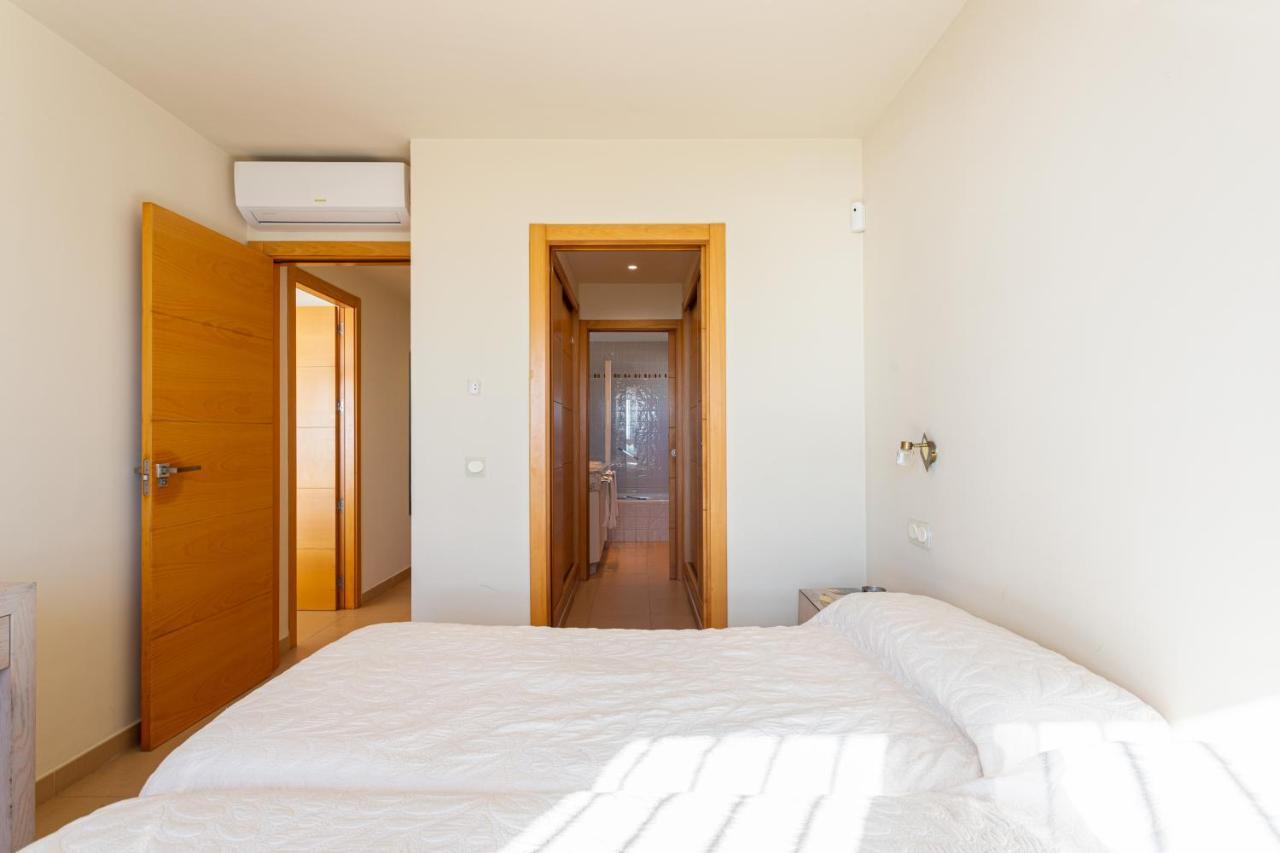 Charming Villa On The Seafront Marbella Bagian luar foto