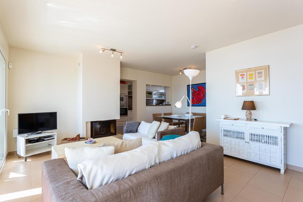 Charming Villa On The Seafront Marbella Bagian luar foto