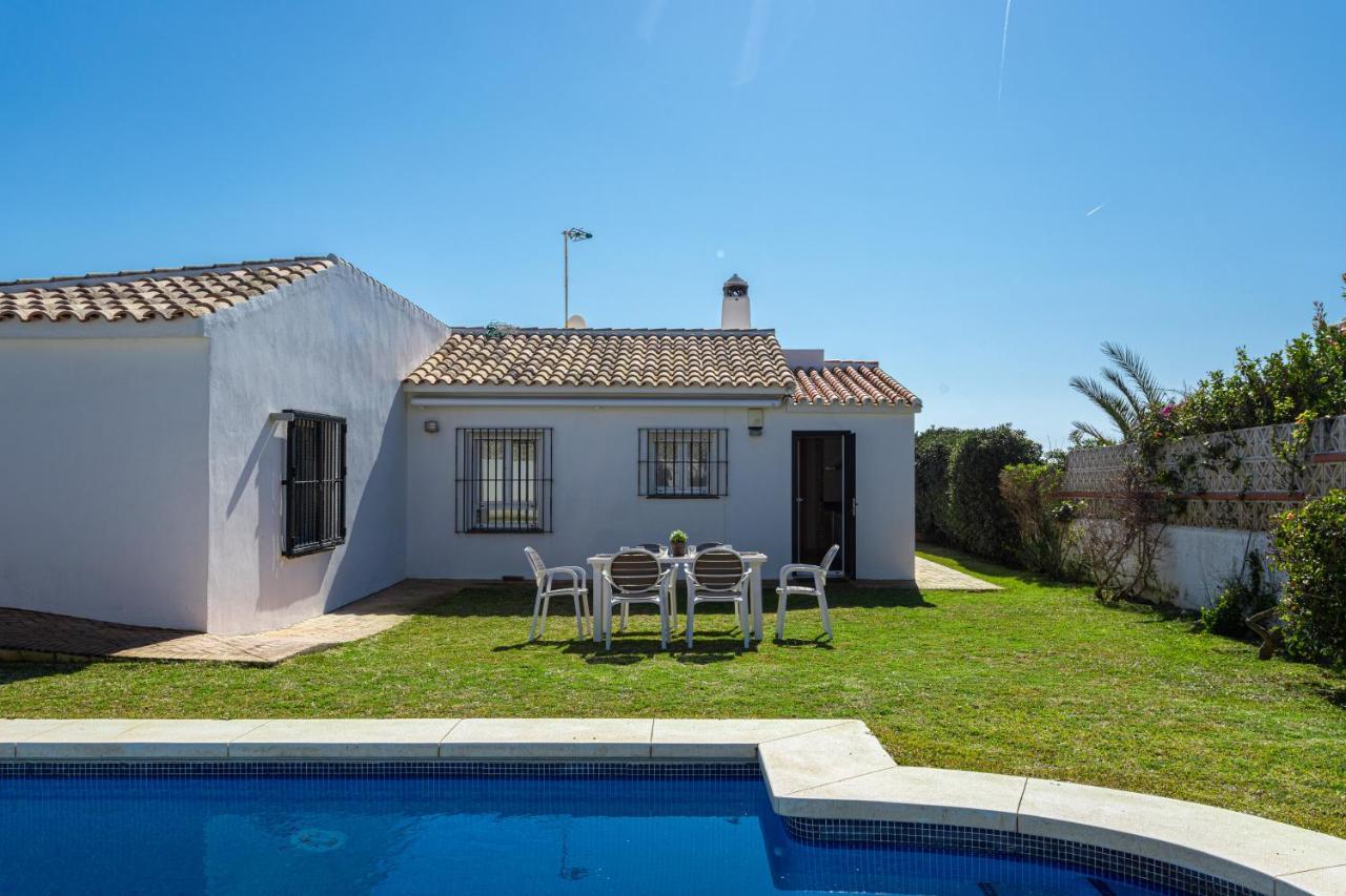 Charming Villa On The Seafront Marbella Bagian luar foto