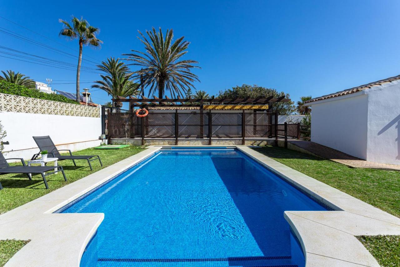 Charming Villa On The Seafront Marbella Bagian luar foto