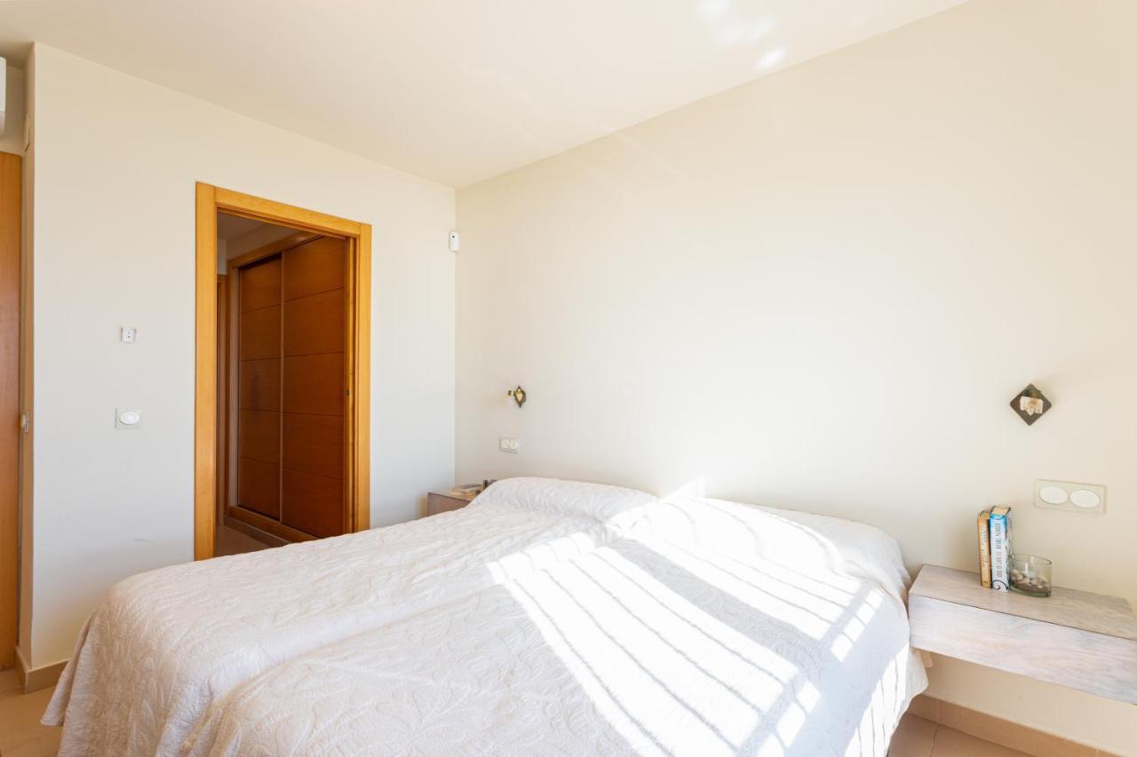 Charming Villa On The Seafront Marbella Bagian luar foto