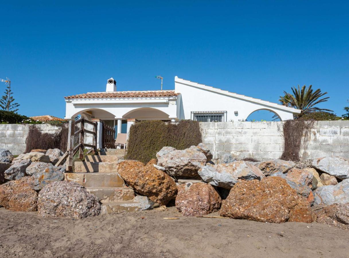 Charming Villa On The Seafront Marbella Bagian luar foto
