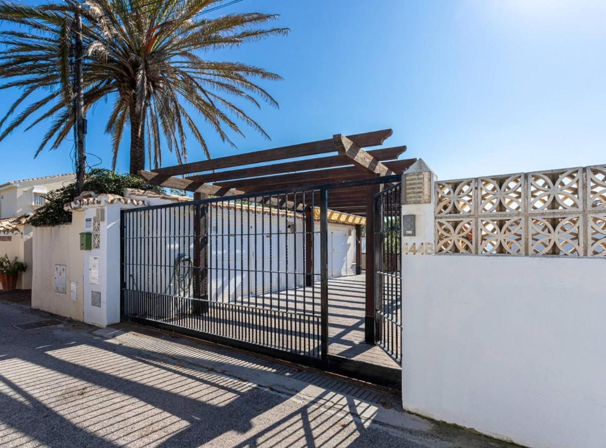 Charming Villa On The Seafront Marbella Bagian luar foto
