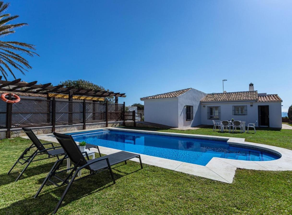 Charming Villa On The Seafront Marbella Bagian luar foto