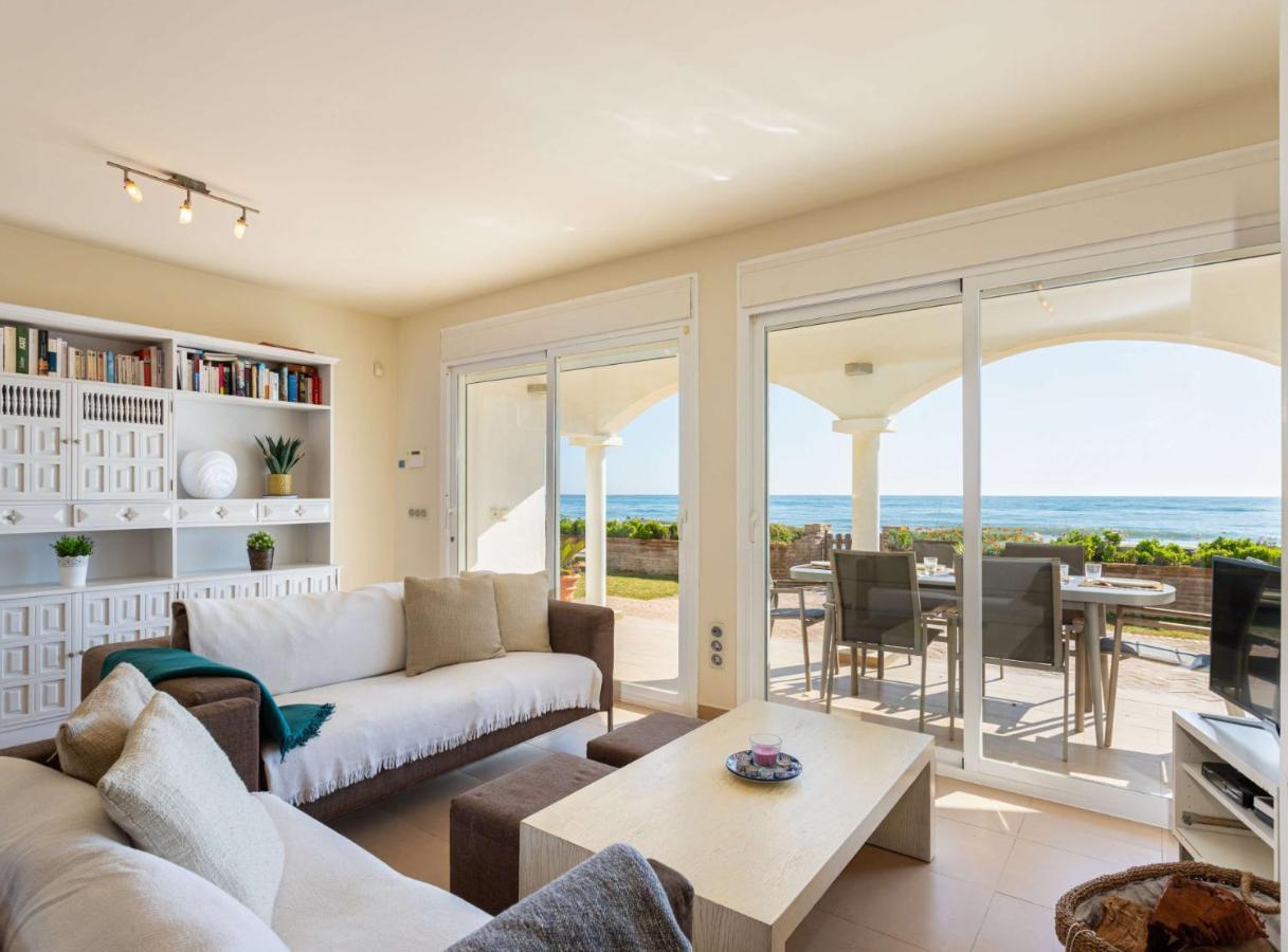 Charming Villa On The Seafront Marbella Bagian luar foto