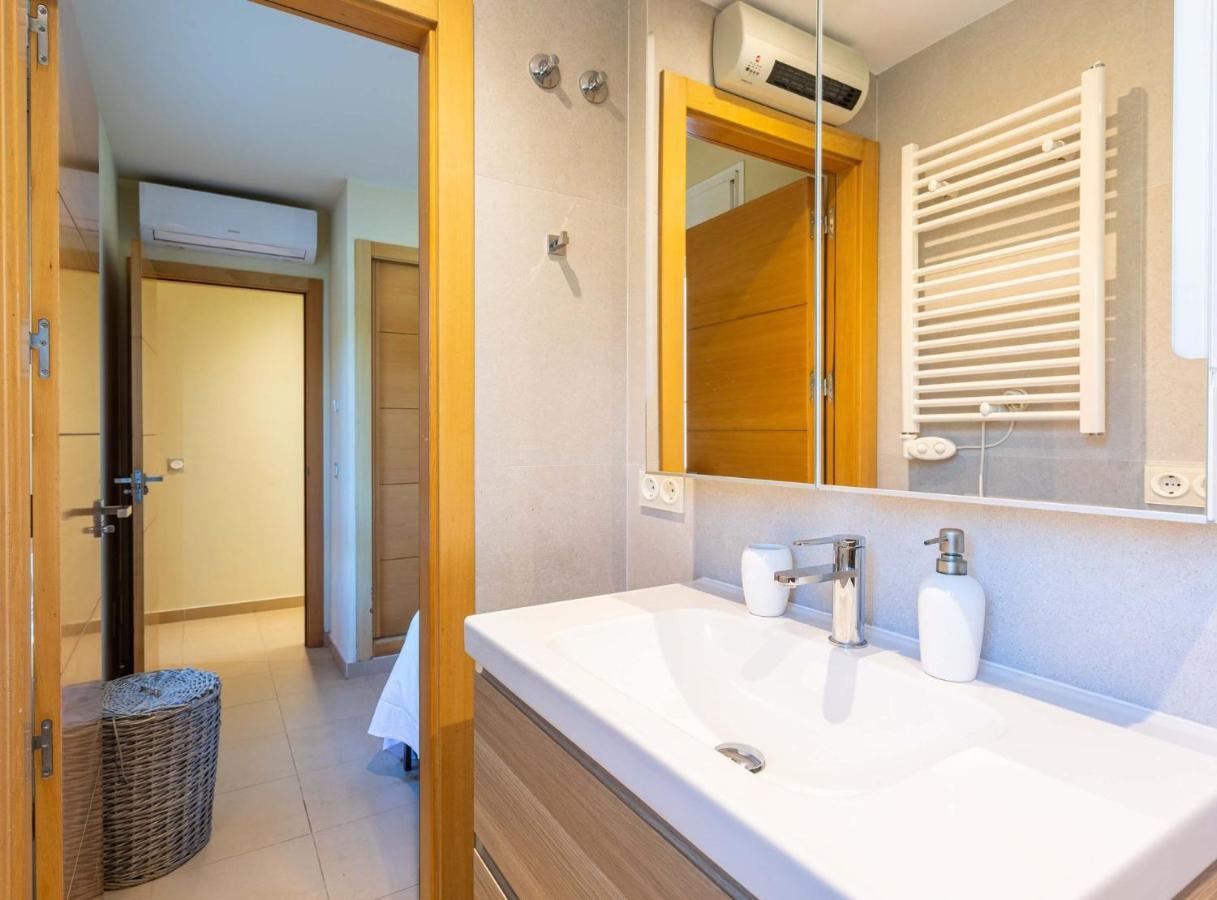 Charming Villa On The Seafront Marbella Bagian luar foto