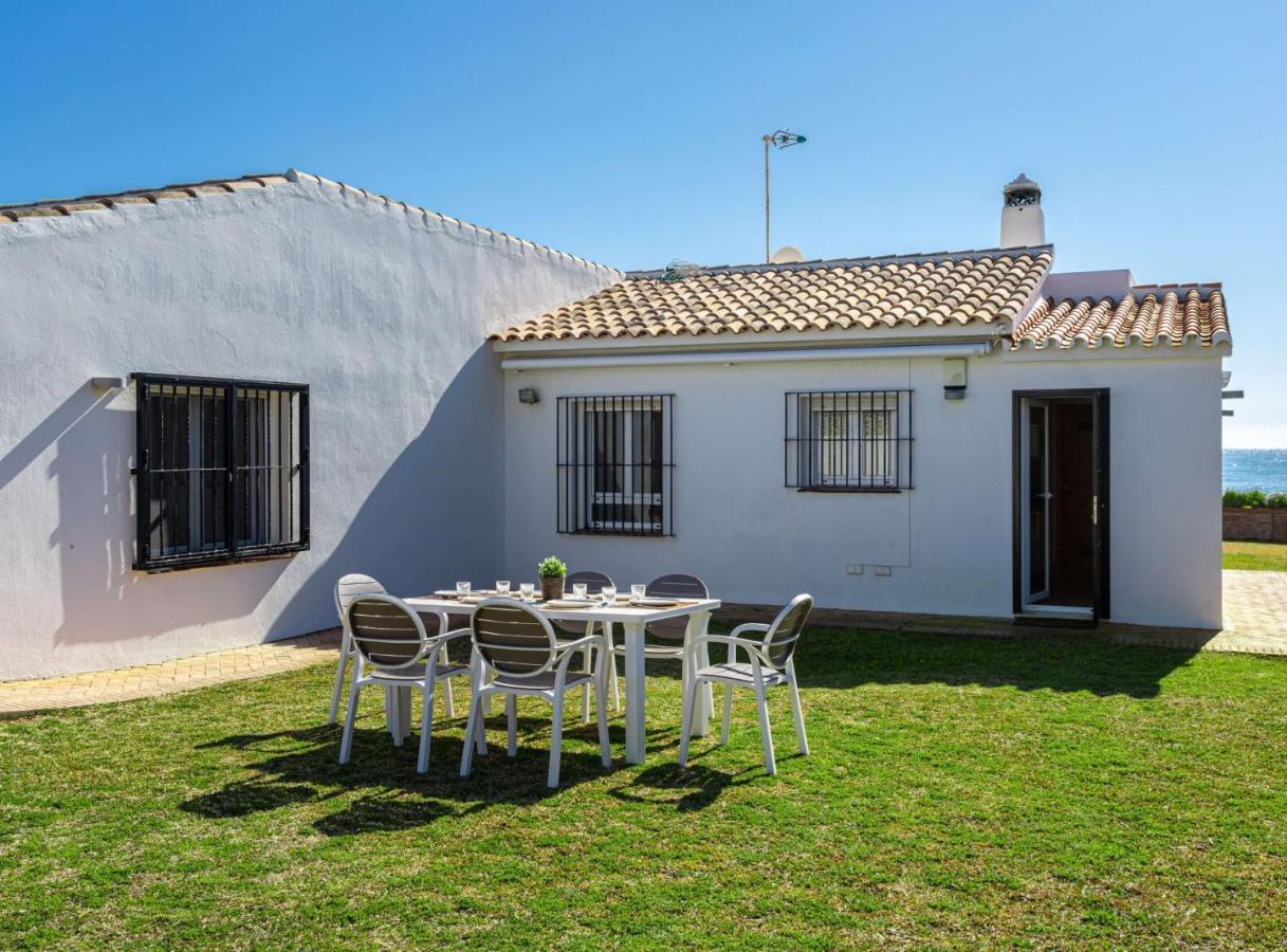 Charming Villa On The Seafront Marbella Bagian luar foto