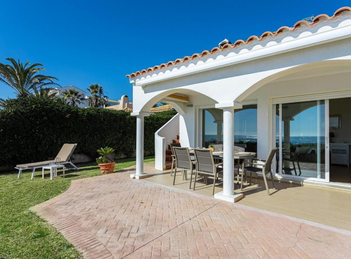 Charming Villa On The Seafront Marbella Bagian luar foto