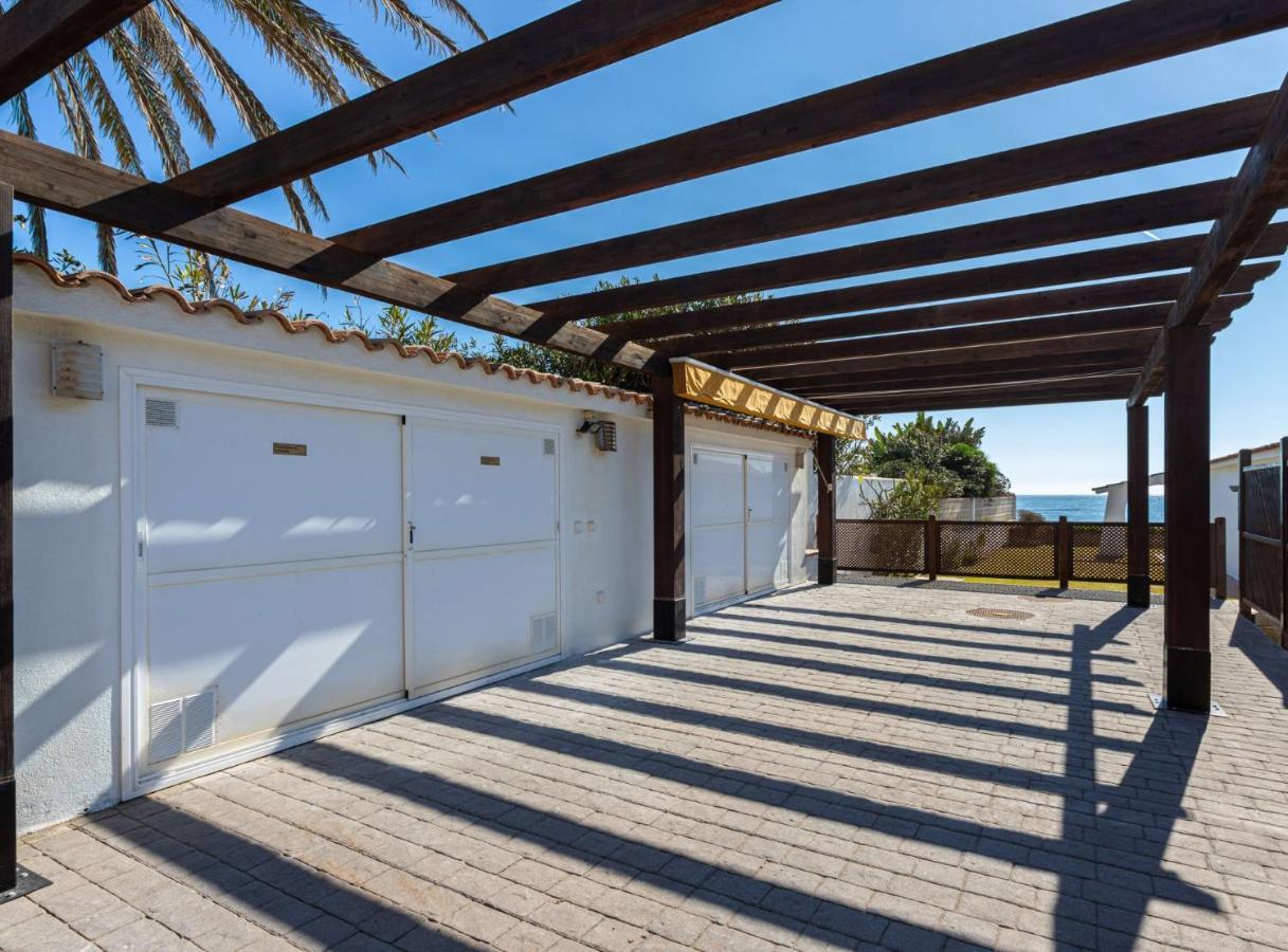 Charming Villa On The Seafront Marbella Bagian luar foto